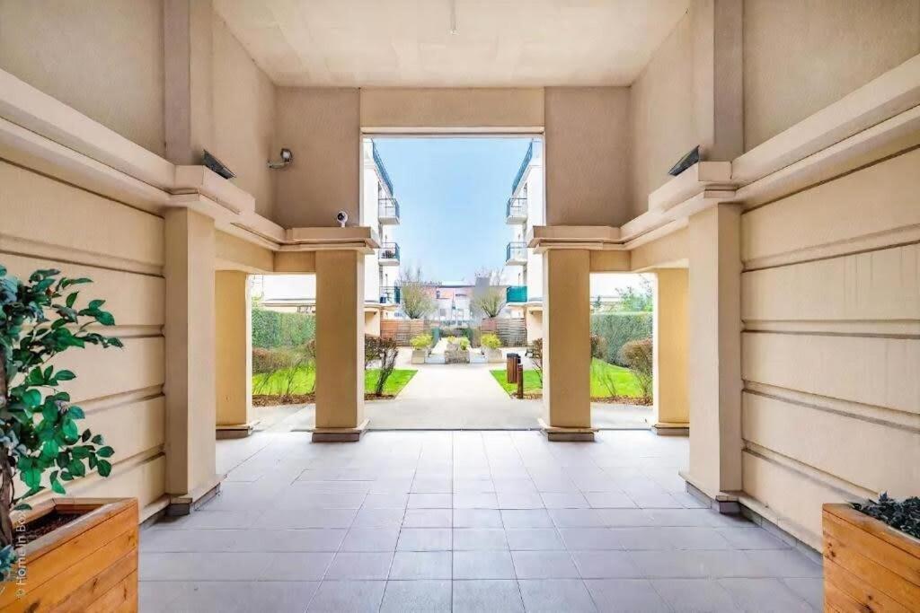 S10 Disney Shopping Center Serris Exterior photo